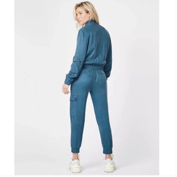 Sweaty Betty • Cargo Jogger Pants in Blue - Picture 4 of 8